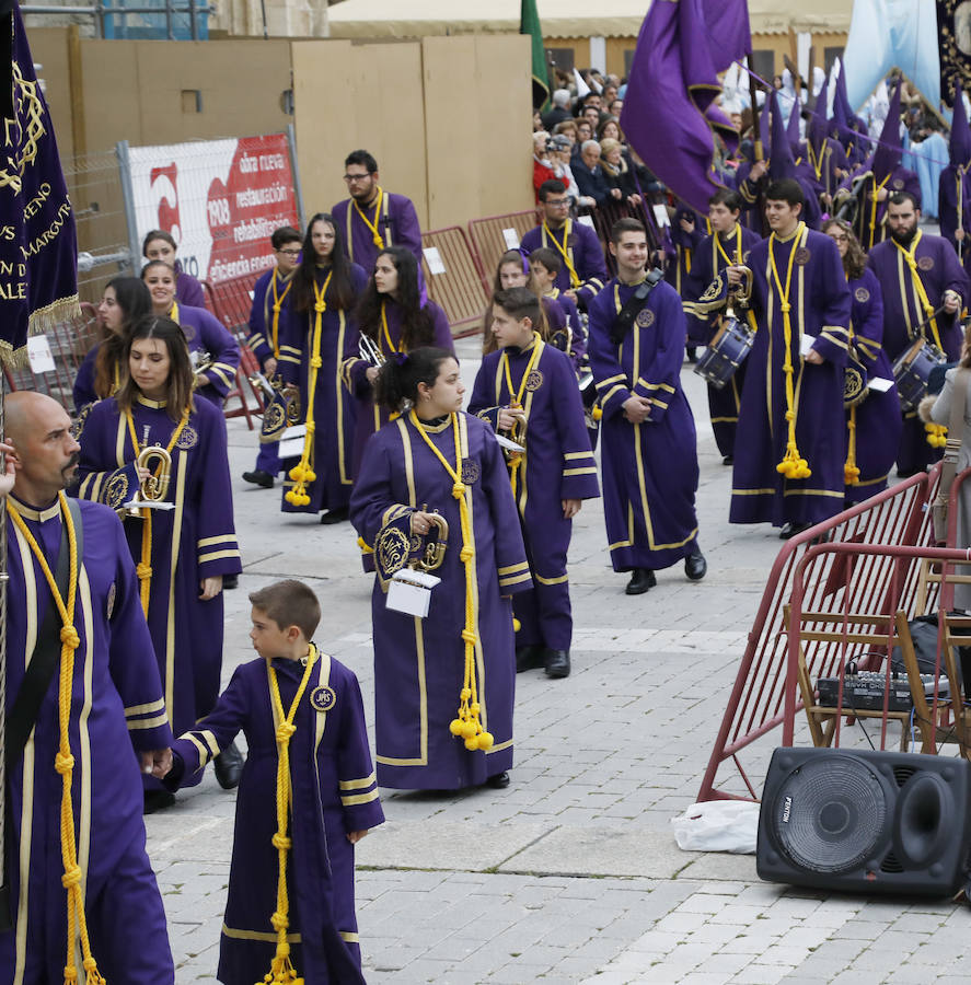 Fotos: El Santo Sepulcro se luce con una procesión del Santo Entierro completa