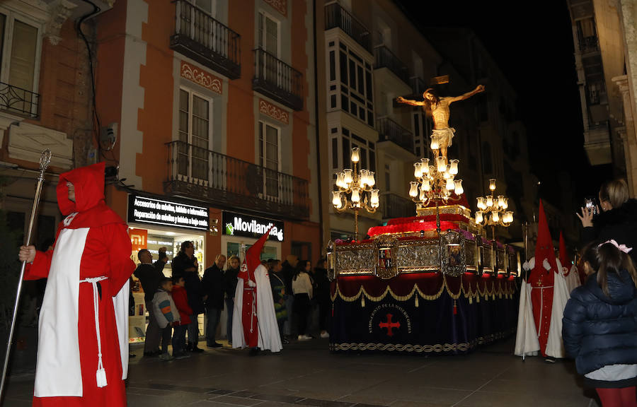 Fotos: El Santo Sepulcro se luce con una procesión del Santo Entierro completa