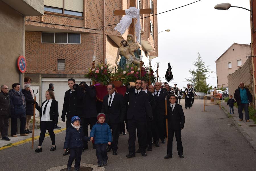 Fotos: El Santo Entierro concita el interés popular en Guardo