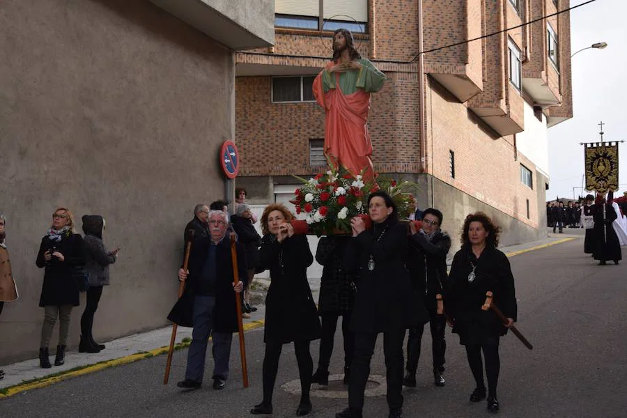 Fotos: El Santo Entierro concita el interés popular en Guardo