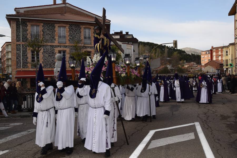 Fotos: El Santo Entierro concita el interés popular en Guardo