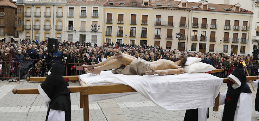 Función del Descendimiento, en la plaza de la Catedral. 