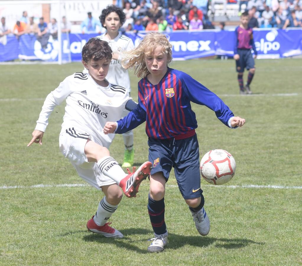 Venció por 1-2 en una gran final al campeón de la edición anterior, el FC Barcelona con un campo de Las Salinas a rebosar