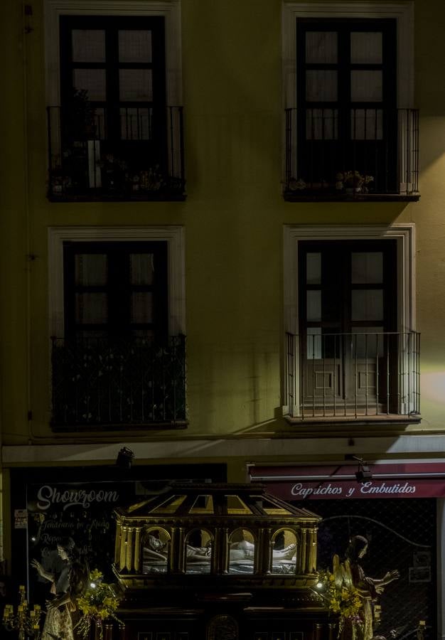 Jesús de la Esperanza y La Sagrada Cena encabezan la comitiva de 33 pasos alumbrados por las veinte hermandades de la capital 