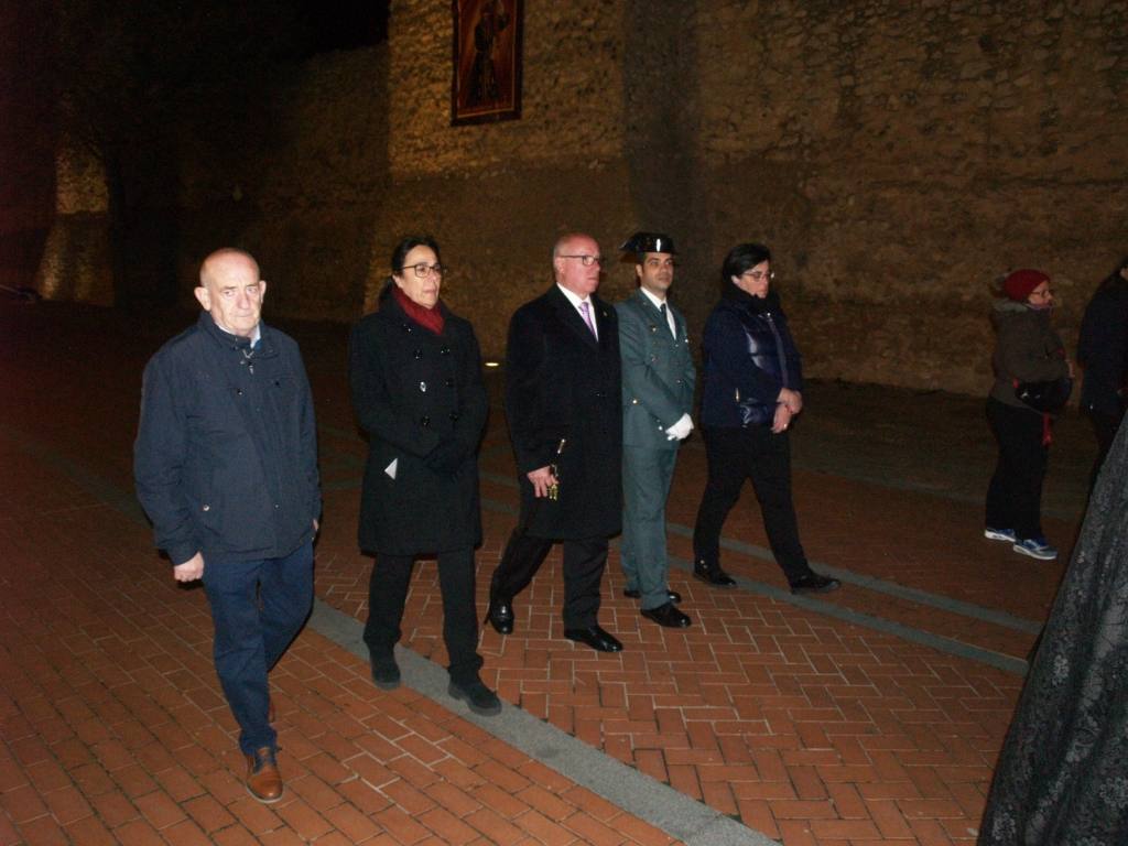 Fotos: Procesión del Santo Entierro el Viernes Santo en Olmedo