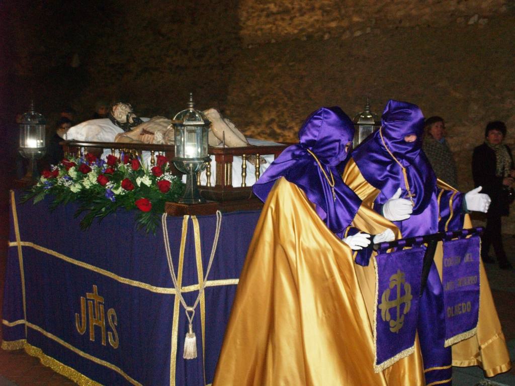 Fotos: Procesión del Santo Entierro el Viernes Santo en Olmedo