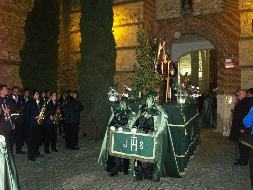 Fotos: Procesión del Santo Entierro el Viernes Santo en Olmedo