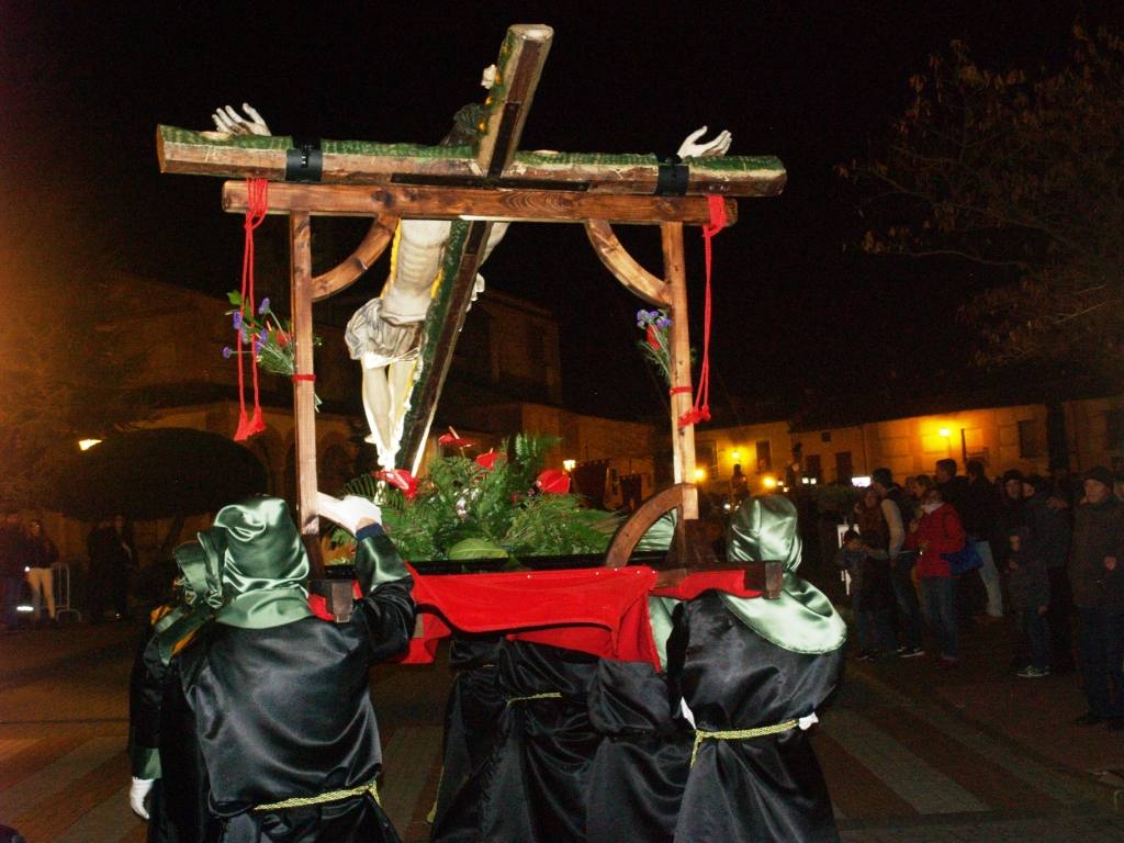 Fotos: Procesión del Santo Entierro el Viernes Santo en Olmedo