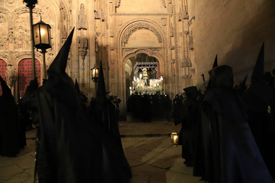 2.500 cofrades participaron en la procesión, que contó en todo momento con el acompañamiento musical de la Agrupación Virgen de la Vega y de la Banda Municipal de Alba de Tormes