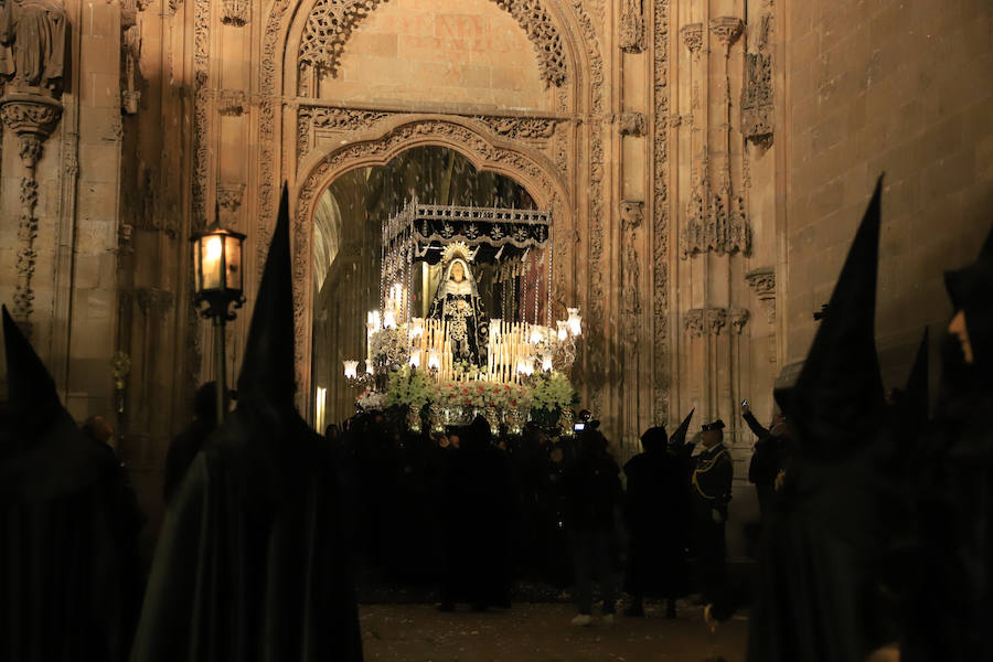 2.500 cofrades participaron en la procesión, que contó en todo momento con el acompañamiento musical de la Agrupación Virgen de la Vega y de la Banda Municipal de Alba de Tormes