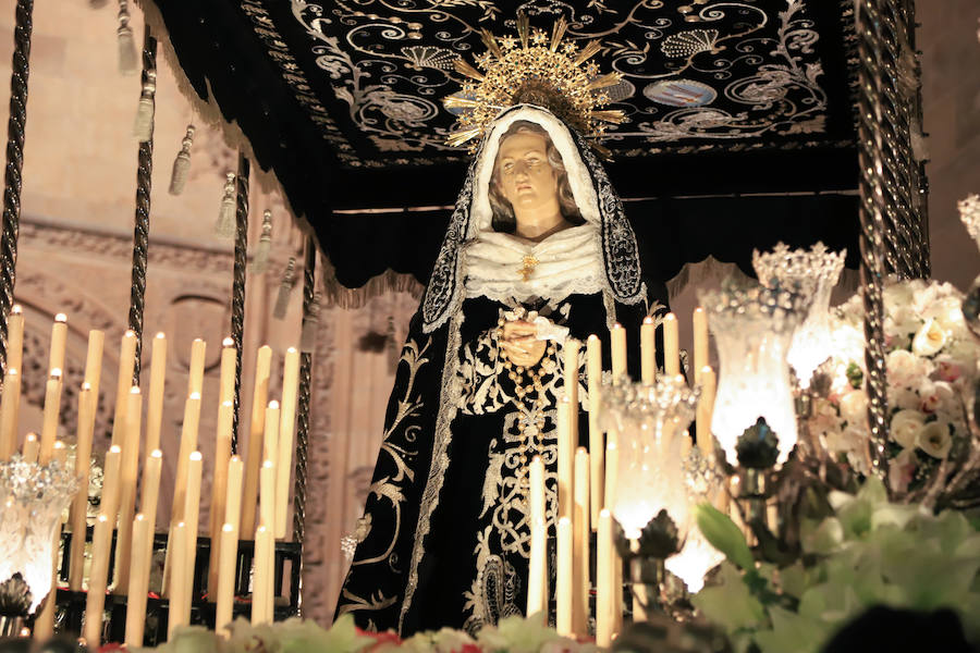 2.500 cofrades participaron en la procesión, que contó en todo momento con el acompañamiento musical de la Agrupación Virgen de la Vega y de la Banda Municipal de Alba de Tormes