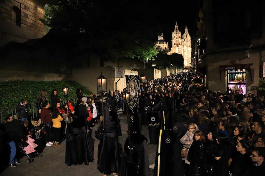 2.500 cofrades participaron en la procesión, que contó en todo momento con el acompañamiento musical de la Agrupación Virgen de la Vega y de la Banda Municipal de Alba de Tormes