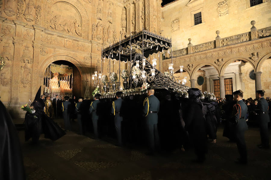 2.500 cofrades participaron en la procesión, que contó en todo momento con el acompañamiento musical de la Agrupación Virgen de la Vega y de la Banda Municipal de Alba de Tormes
