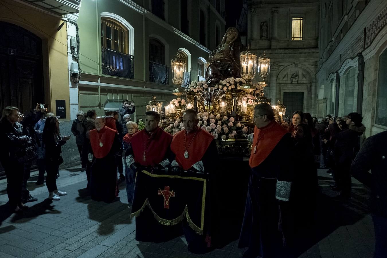Fotos: Procesión de La Soledad y Salve a la Virgen de las Angustias