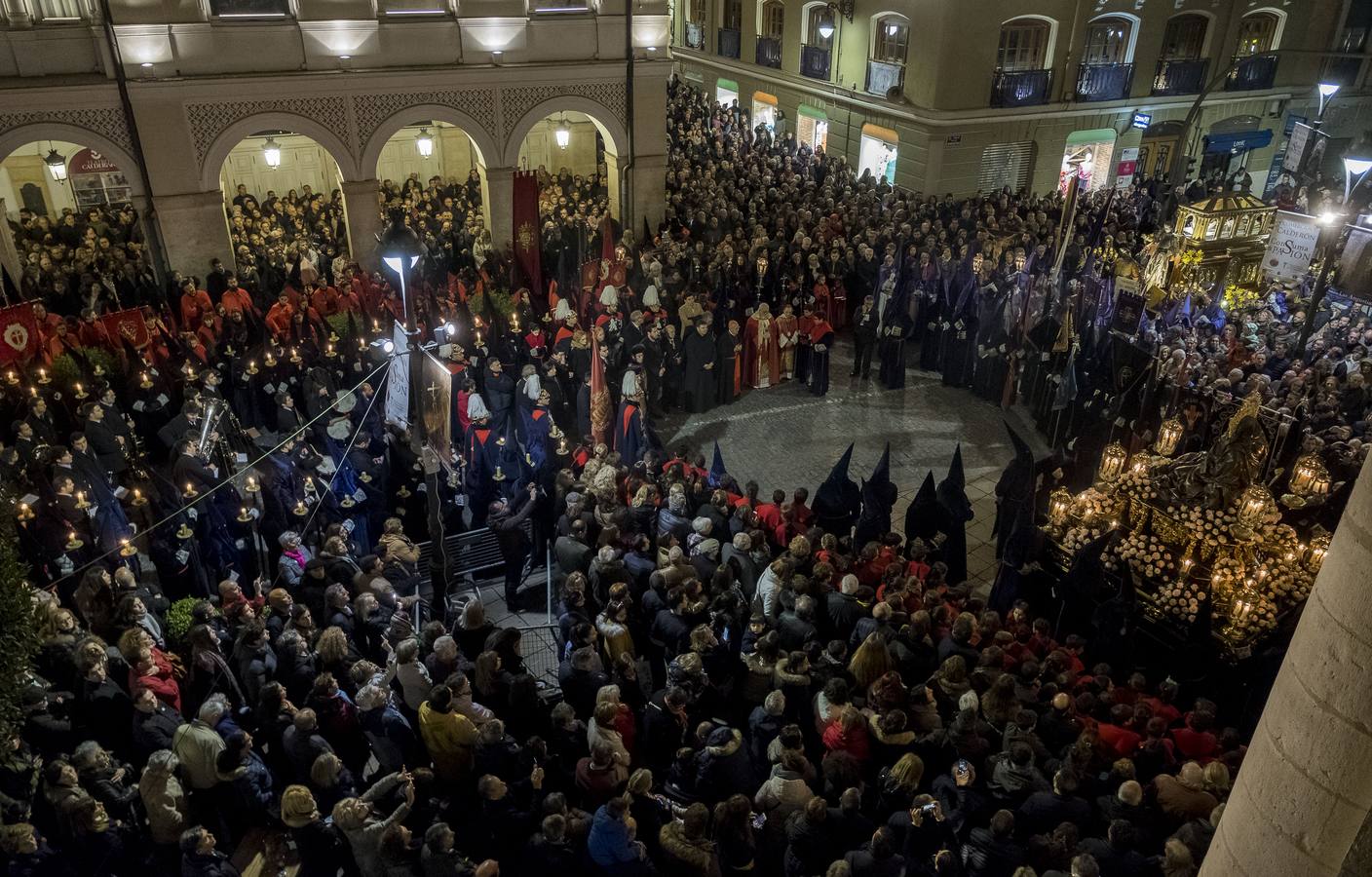Fotos: Procesión de La Soledad y Salve a la Virgen de las Angustias