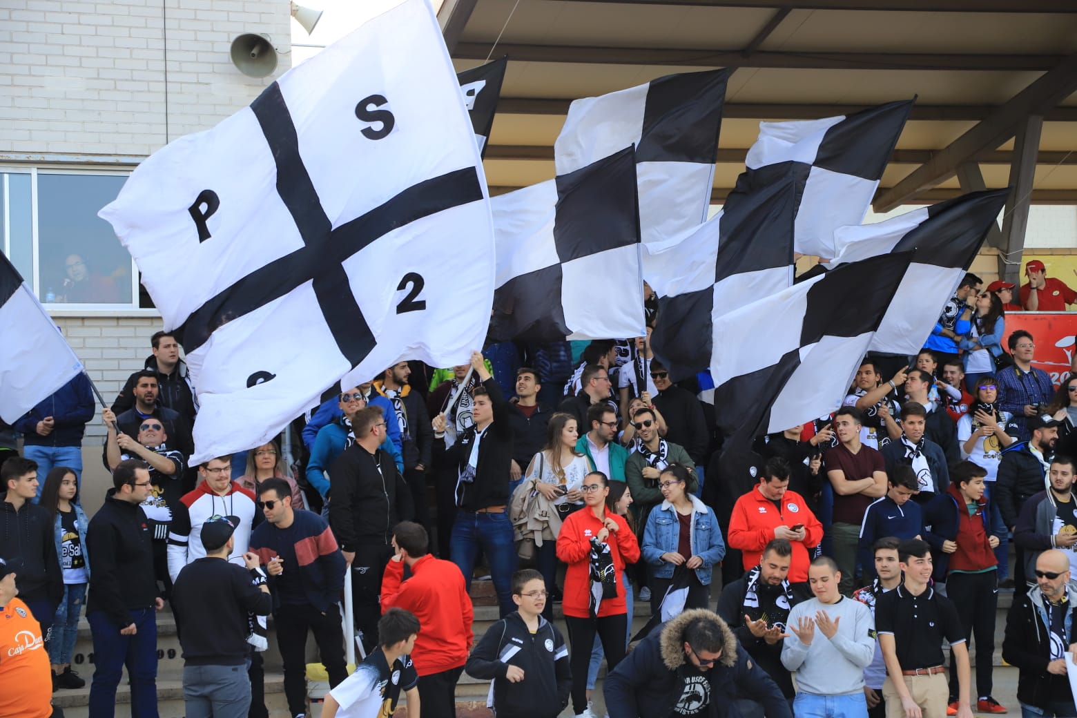 El equipo de la capital vence con un tanto de penalti de Carlos de la Navega y aleja a los chacineros del sueño de pelear por el play-off (1-0)