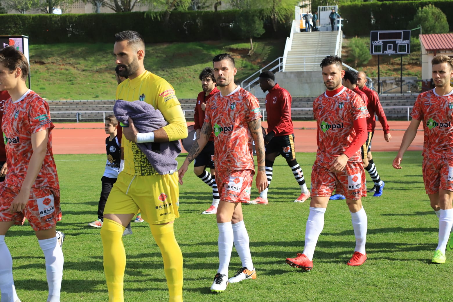 El equipo de la capital vence con un tanto de penalti de Carlos de la Navega y aleja a los chacineros del sueño de pelear por el play-off (1-0)