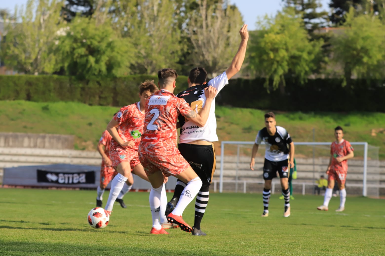 El equipo de la capital vence con un tanto de penalti de Carlos de la Navega y aleja a los chacineros del sueño de pelear por el play-off (1-0)