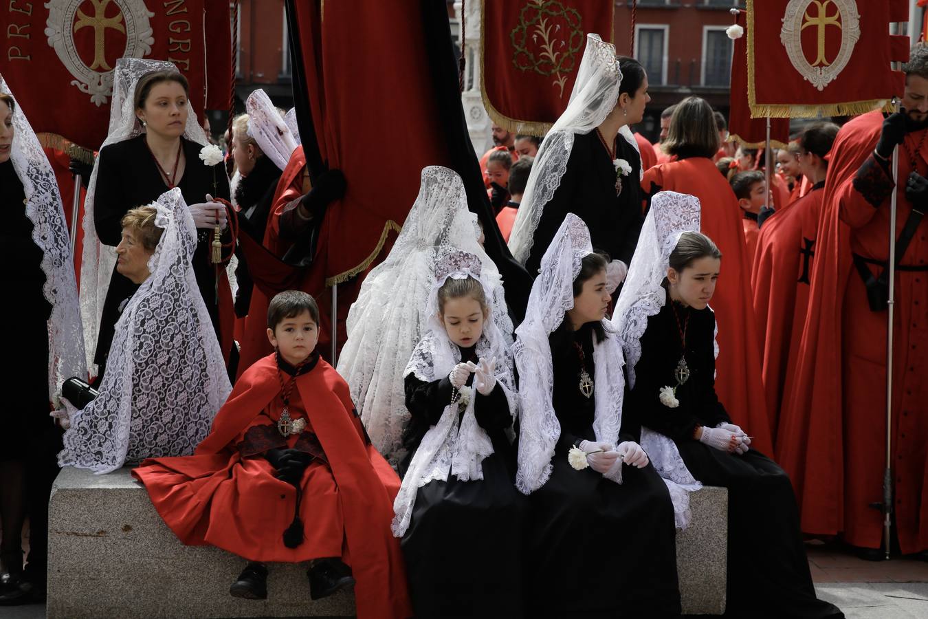 Fotos: Procesión del Encuentro de Jesús Resucitado con la Virgen de la Alegría en Valladolid (2/2)