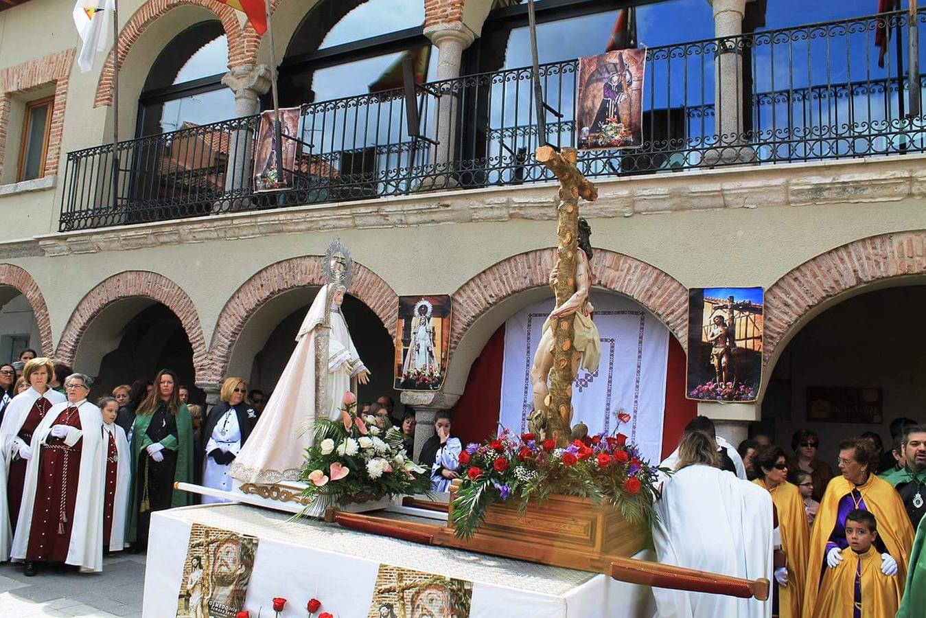 Fotos: Procesión del Encuentro el Domingo de Resurrección en Olmedo