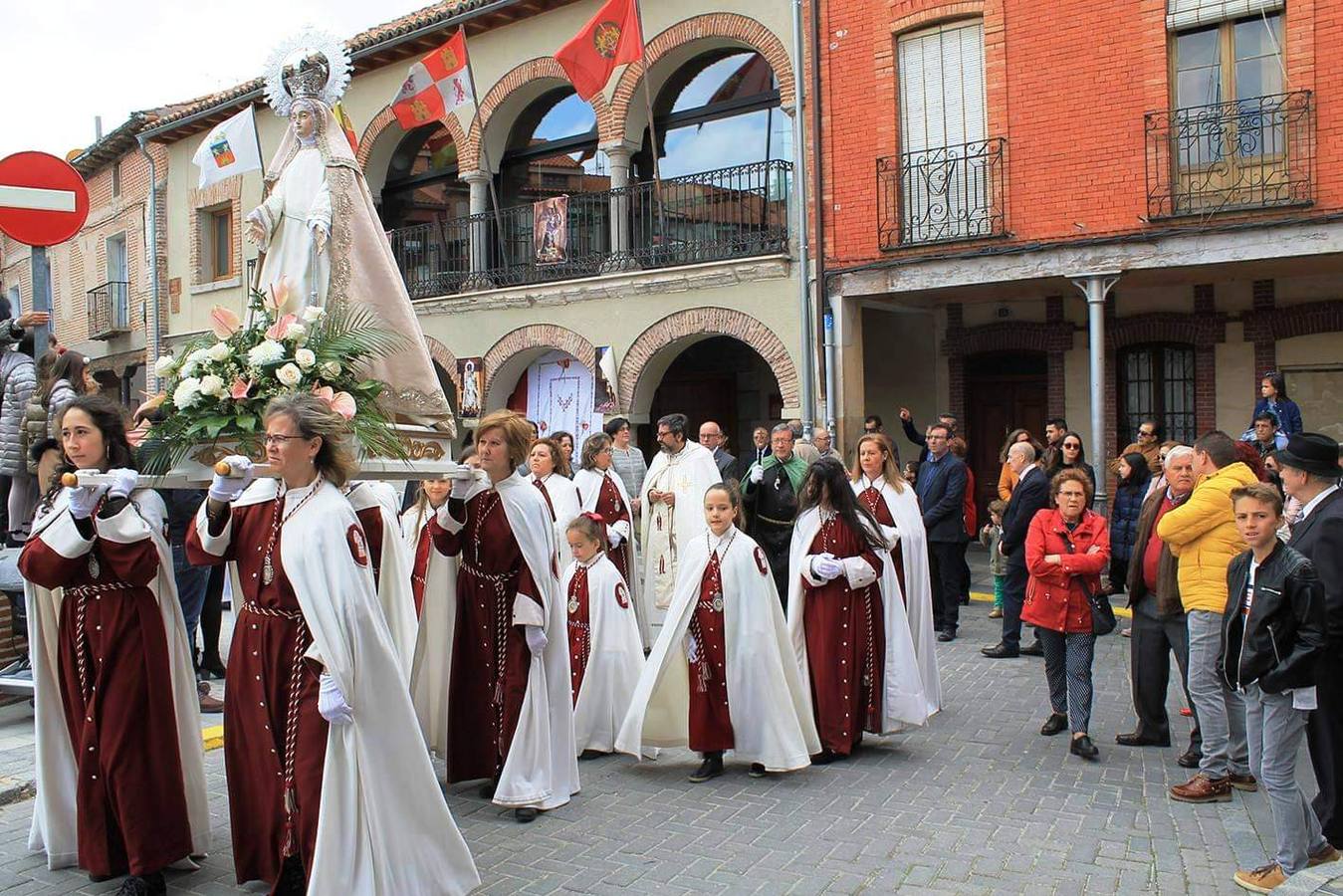 Fotos: Procesión del Encuentro el Domingo de Resurrección en Olmedo