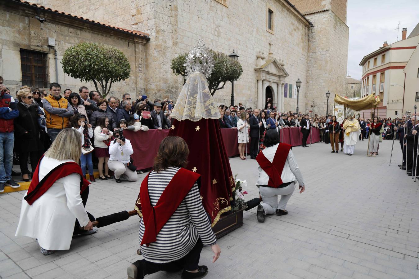 La Virgen de la Asunción fue portada por primera vez en la historia por cuatro mujeres 