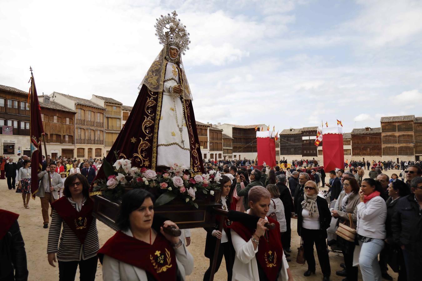 La Virgen de la Asunción fue portada por primera vez en la historia por cuatro mujeres 