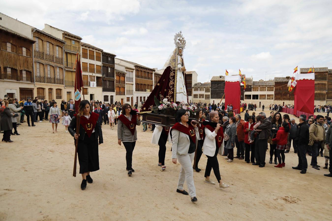 La Virgen de la Asunción fue portada por primera vez en la historia por cuatro mujeres 