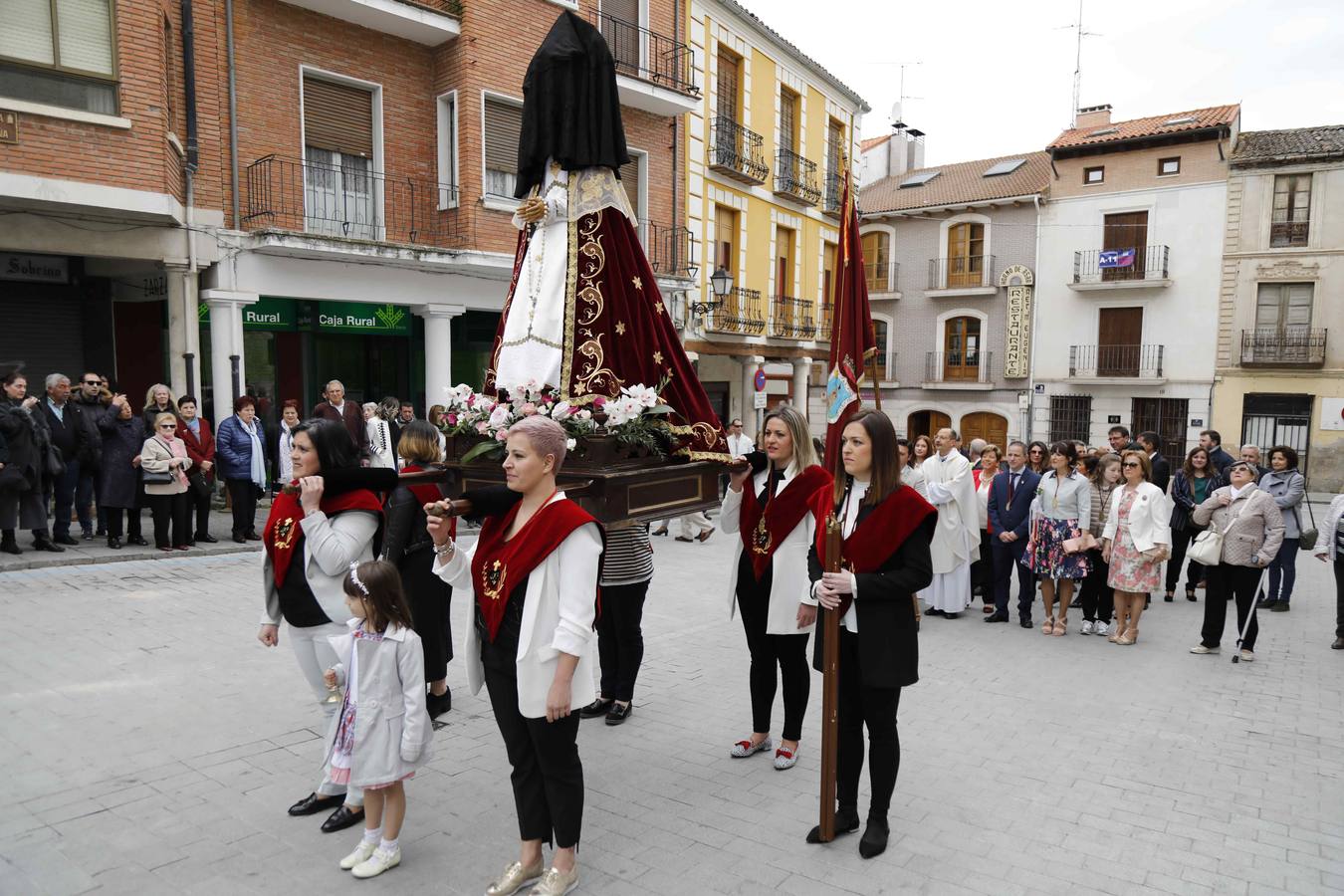 La Virgen de la Asunción fue portada por primera vez en la historia por cuatro mujeres