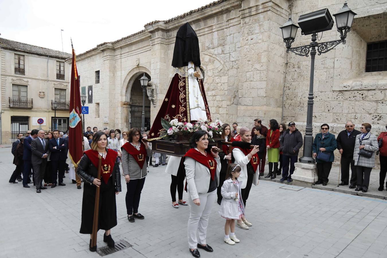 La Virgen de la Asunción fue portada por primera vez en la historia por cuatro mujeres