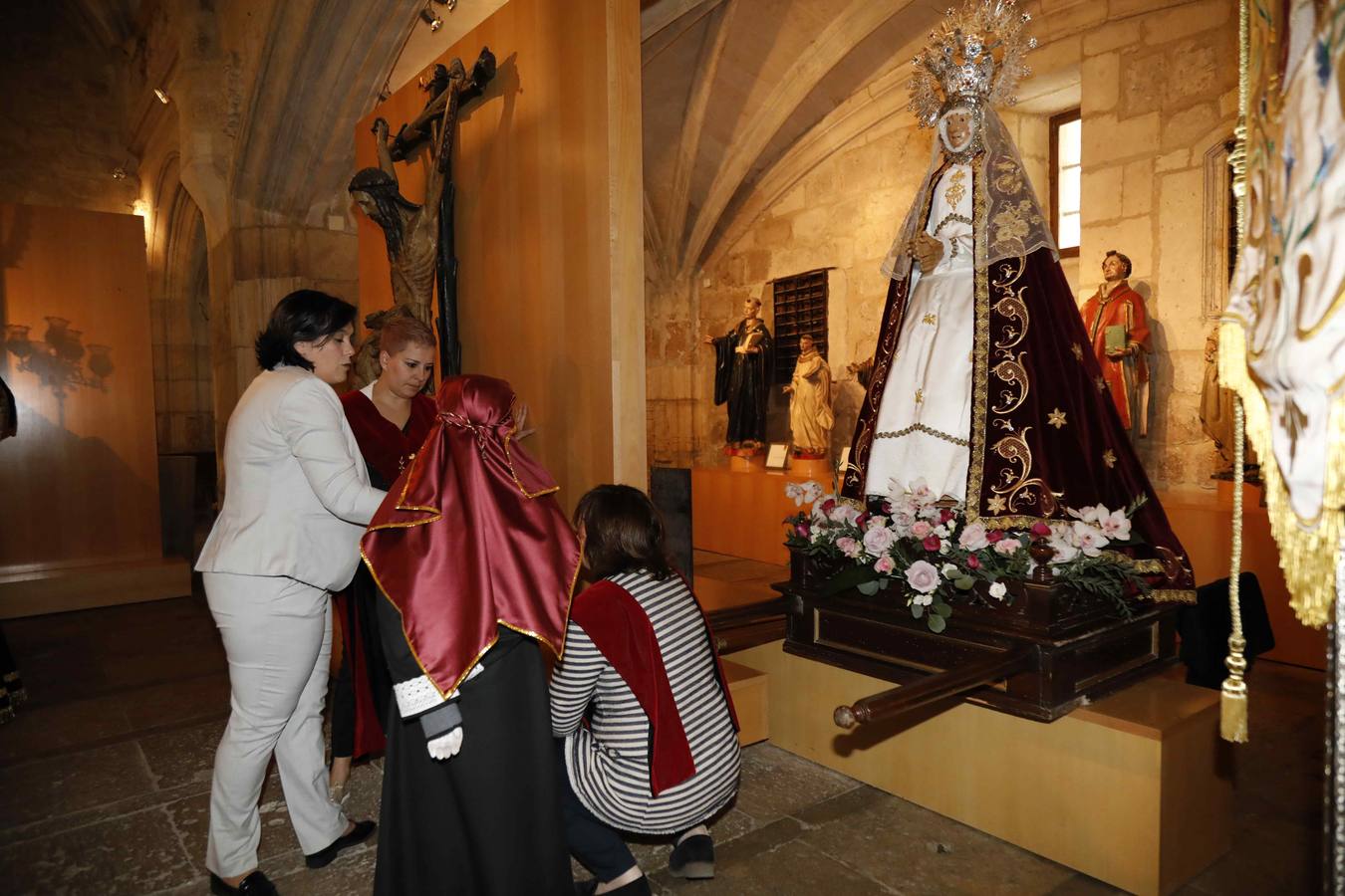 La Virgen de la Asunción fue portada por primera vez en la historia por cuatro mujeres