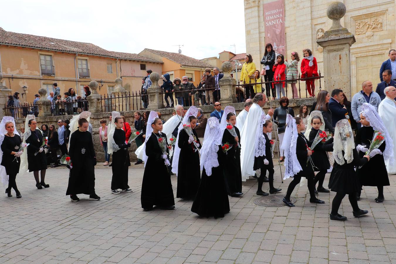 Fotos: Procesión de Cristo Resucitado y el Santo Encuentro en Medina de Rioseco