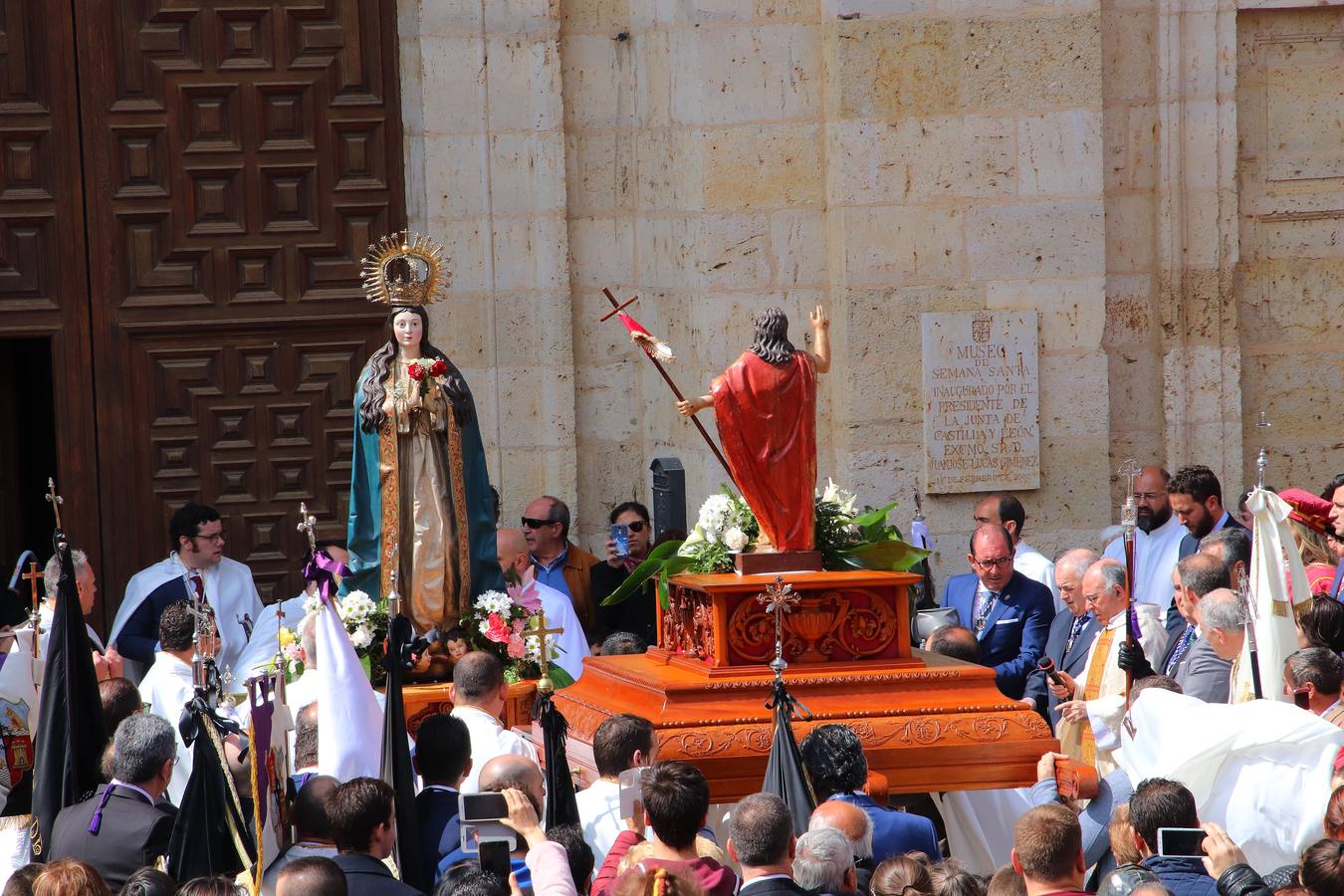 Fotos: Procesión de Cristo Resucitado y el Santo Encuentro en Medina de Rioseco