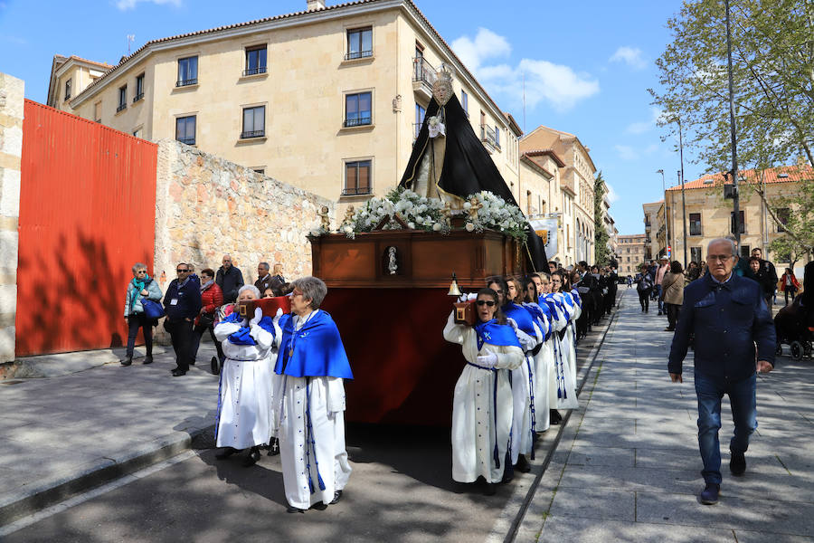 Fotos: Procesión del Encuentro entre la Virgen de la Alegría y Jesús Resucitado en Salamanca
