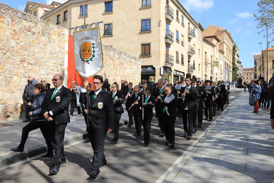 Fotos: Procesión del Encuentro entre la Virgen de la Alegría y Jesús Resucitado en Salamanca
