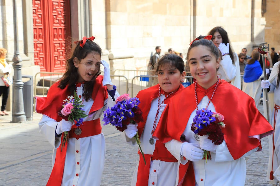 Fotos: Procesión del Encuentro entre la Virgen de la Alegría y Jesús Resucitado en Salamanca