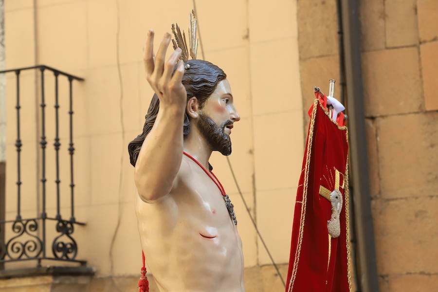 Fotos: Procesión del Encuentro entre la Virgen de la Alegría y Jesús Resucitado en Salamanca