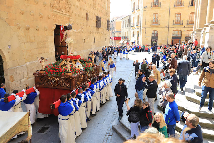 Fotos: Procesión del Encuentro entre la Virgen de la Alegría y Jesús Resucitado en Salamanca