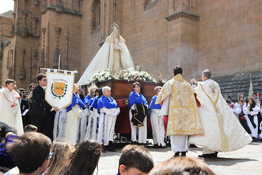 Fotos: Procesión del Encuentro entre la Virgen de la Alegría y Jesús Resucitado en Salamanca