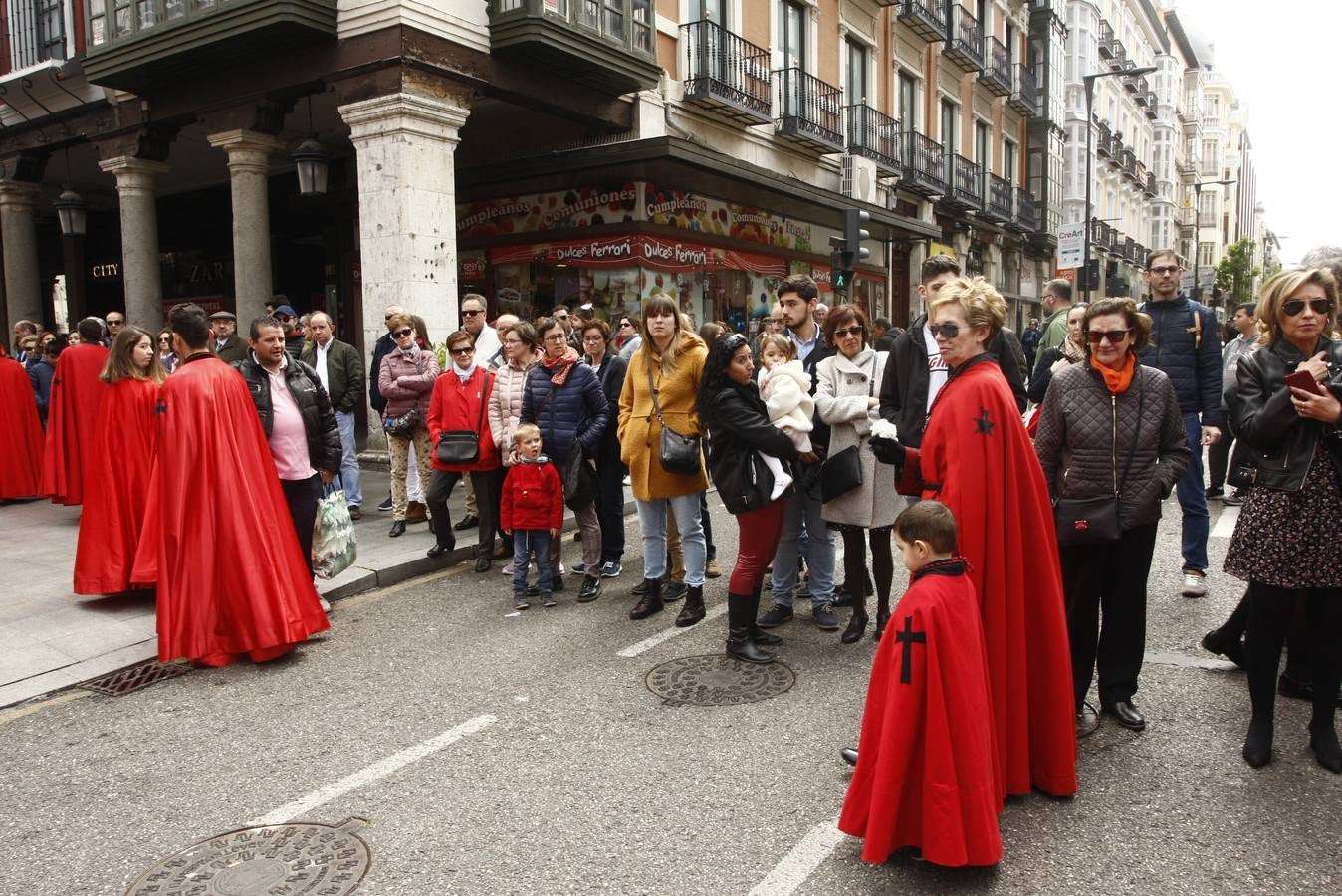 Fotos: Público en la Procesión del Encuentro en Valladolid (1/4)