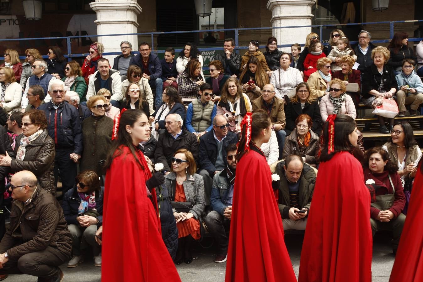 Fotos: Público en la Procesión del Encuentro en Valladolid (1/4)