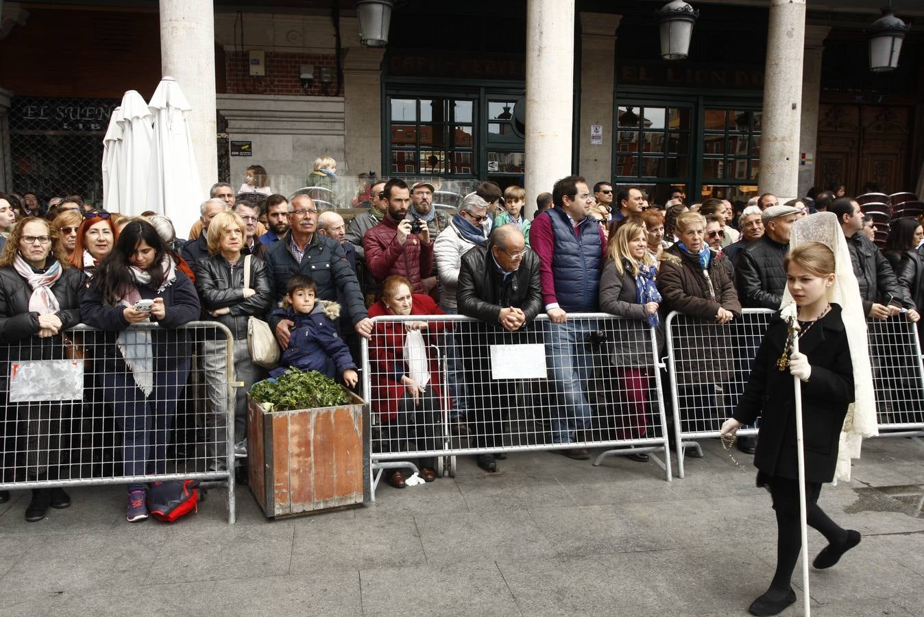 Fotos: Público en la Procesión del Encuentro en Valladolid (1/4)