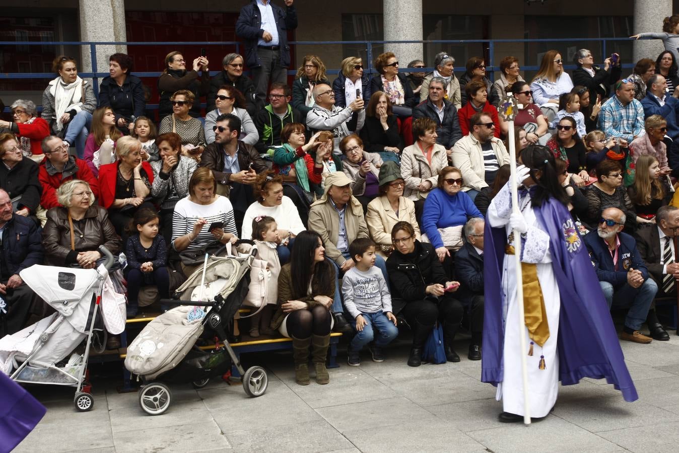 Fotos: Público en la Procesión del Encuentro en Valladolid (1/4)