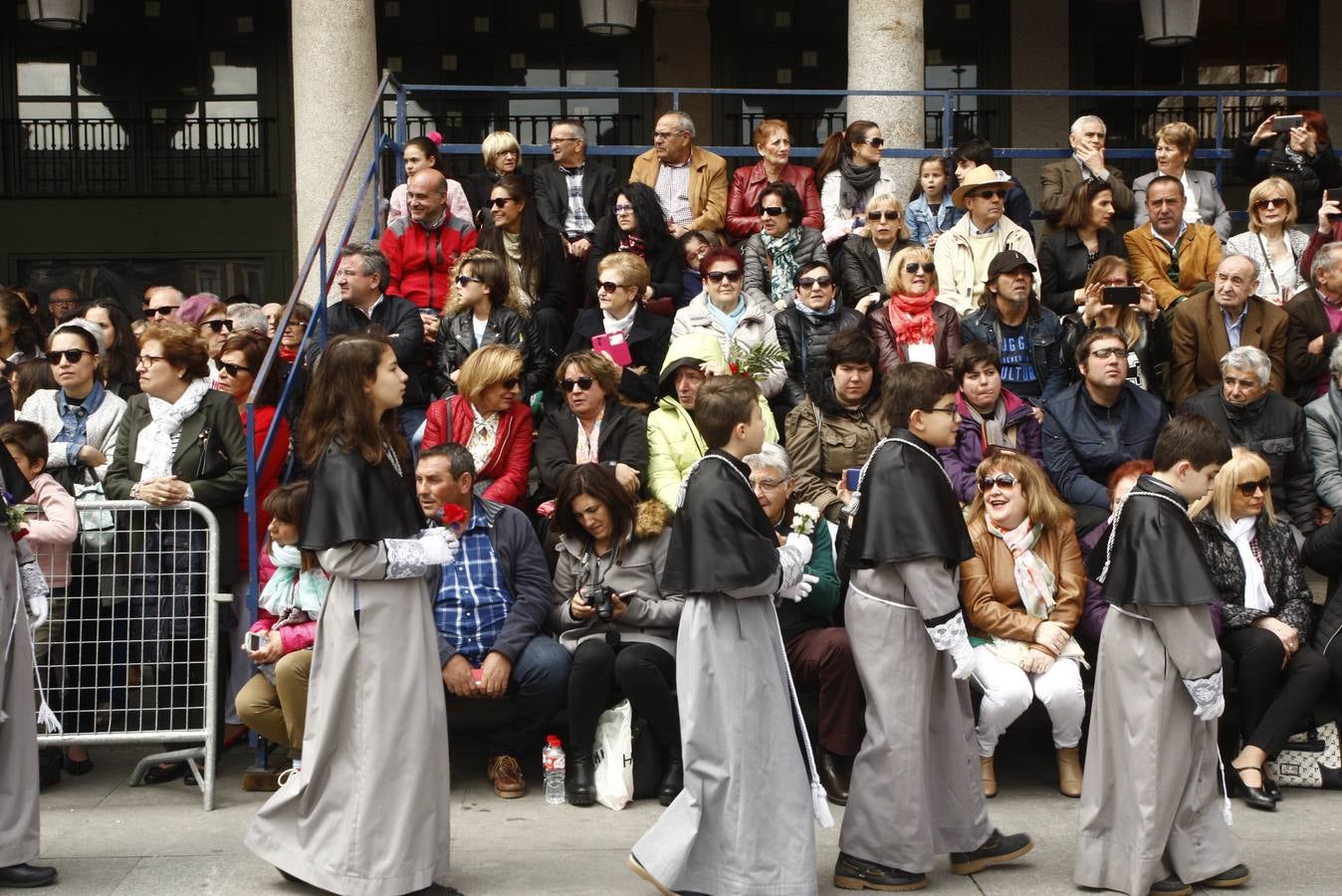 Fotos: Público en la Procesión del Encuentro en Valladolid (2/4)