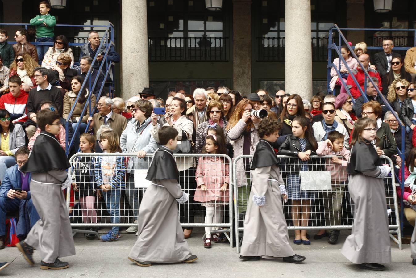 Fotos: Público en la Procesión del Encuentro en Valladolid (2/4)
