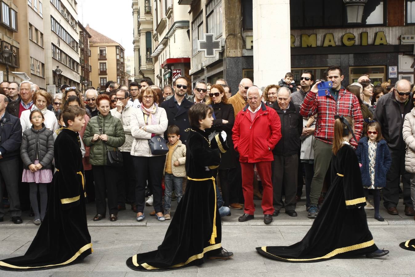 Fotos: Público en la Procesión del Encuentro en Valladolid (2/4)