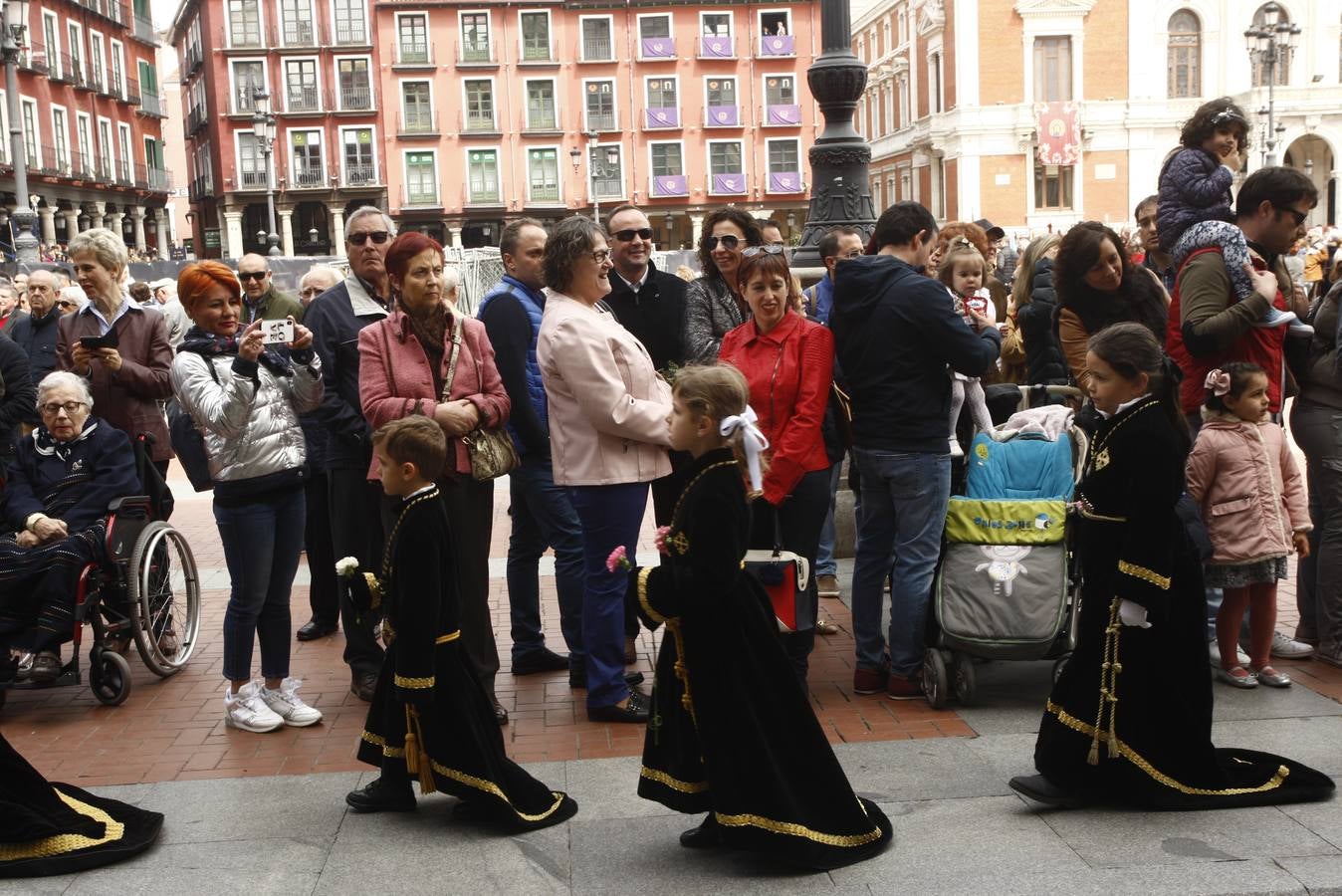 Fotos: Público en la Procesión del Encuentro en Valladolid (2/4)