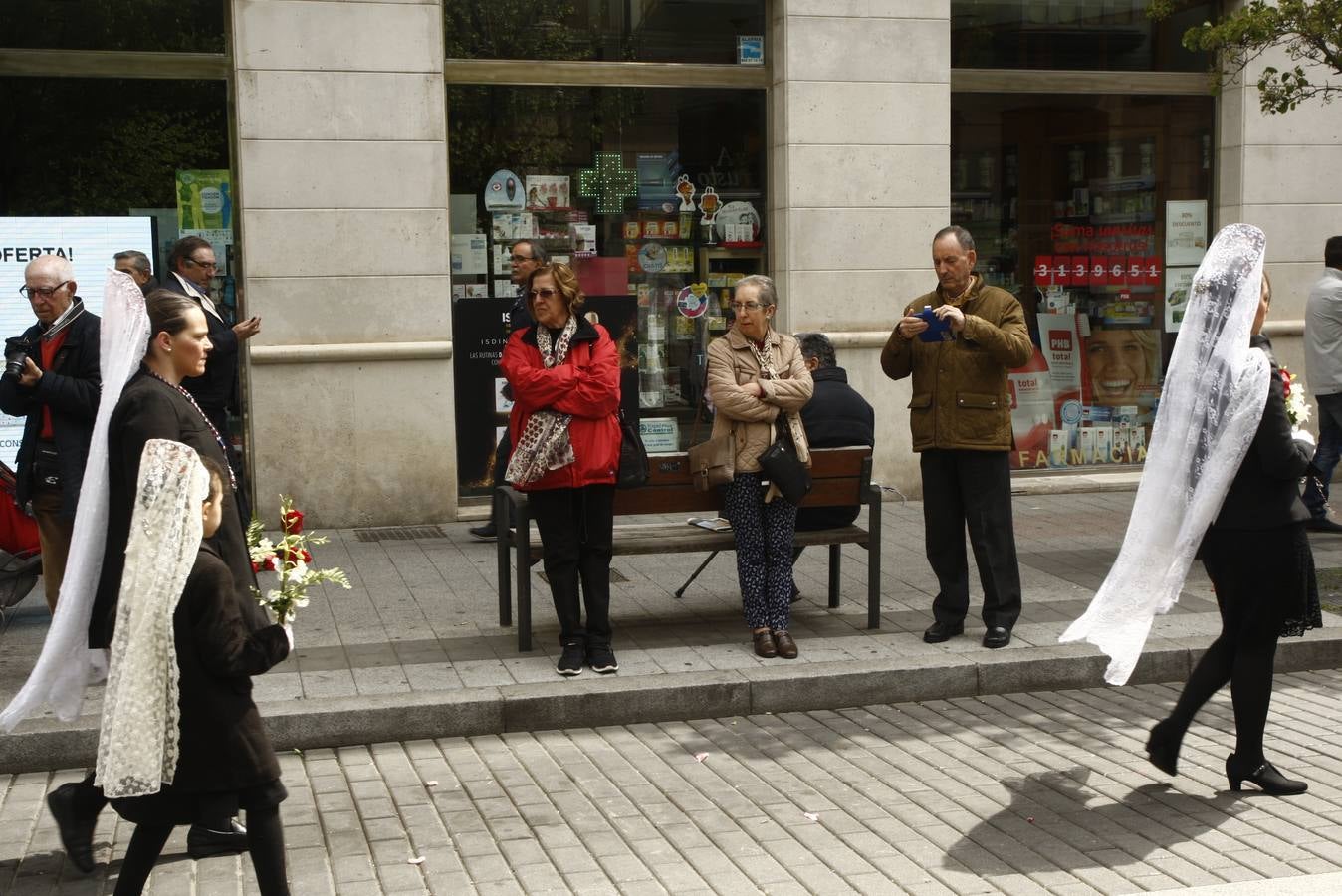 Fotos: Público en la Procesión del Encuentro en Valladolid (3/4)