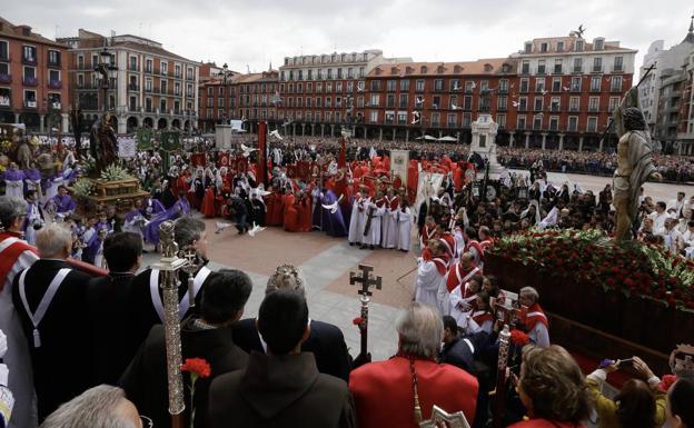 Encuentro en la Plaza Mayor.