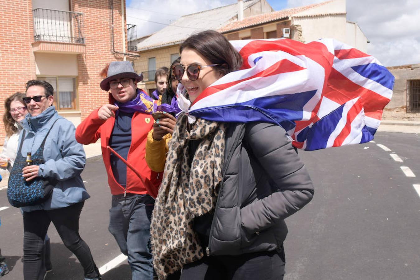 Los más de 13.000 asistentes a la campa de Villalar que celebraron el Día de Castilla y León disfrutaron de viandas y actuaciones de música